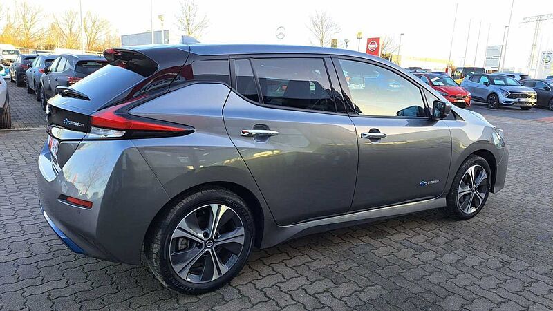 Nissan Leaf Tekna 40kWh Navi Leder